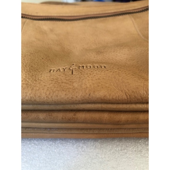 Anthropologie Day & Mood
Tan soft Leather Crossbody Bag Messenger multi-pocket - Picture 7 of 16